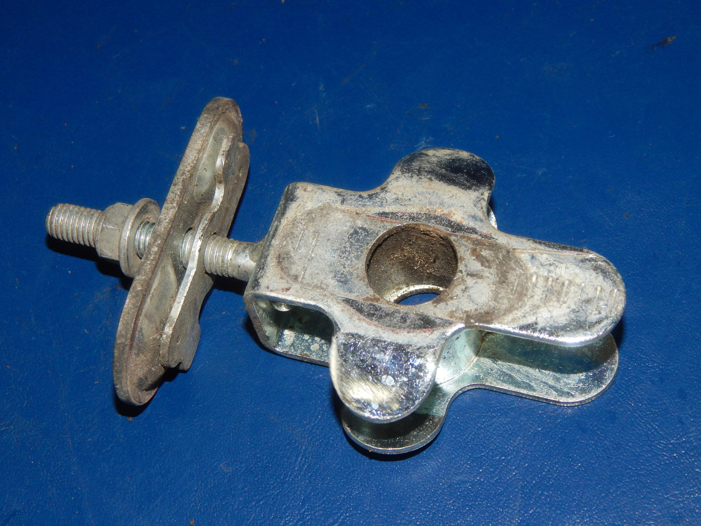 1993 SUZUKI BANDIT GSF 400 REAR WHEEL CHAIN AXLE ADJUSTER 61410-10D00 VINTAGE - MotoRaider