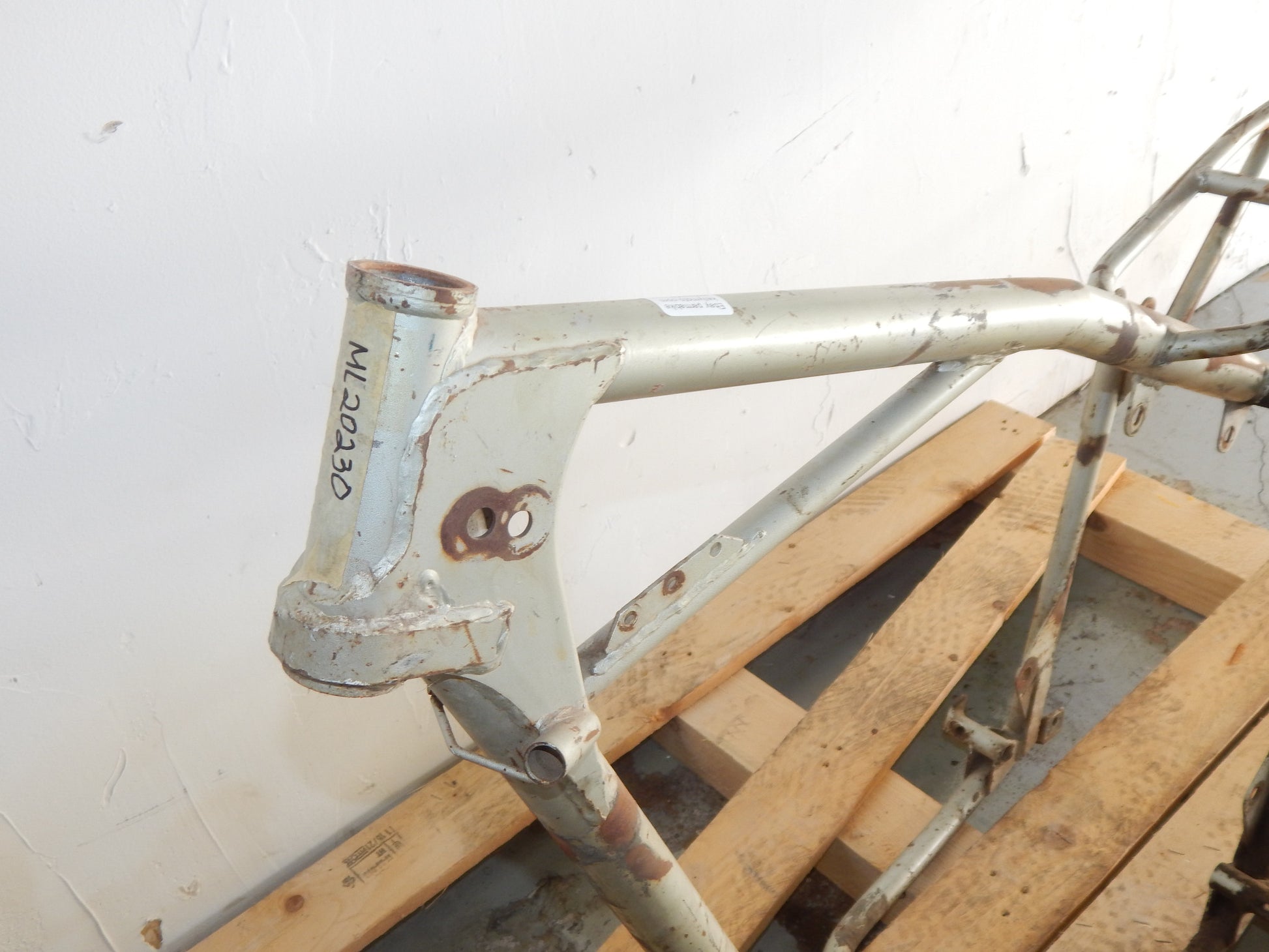 HUSQVARNA 1977 CR-125 250 390 GP-125 WR-250 360 AE-360 FRAME CHASSIS ML-20230 - MotoRaider