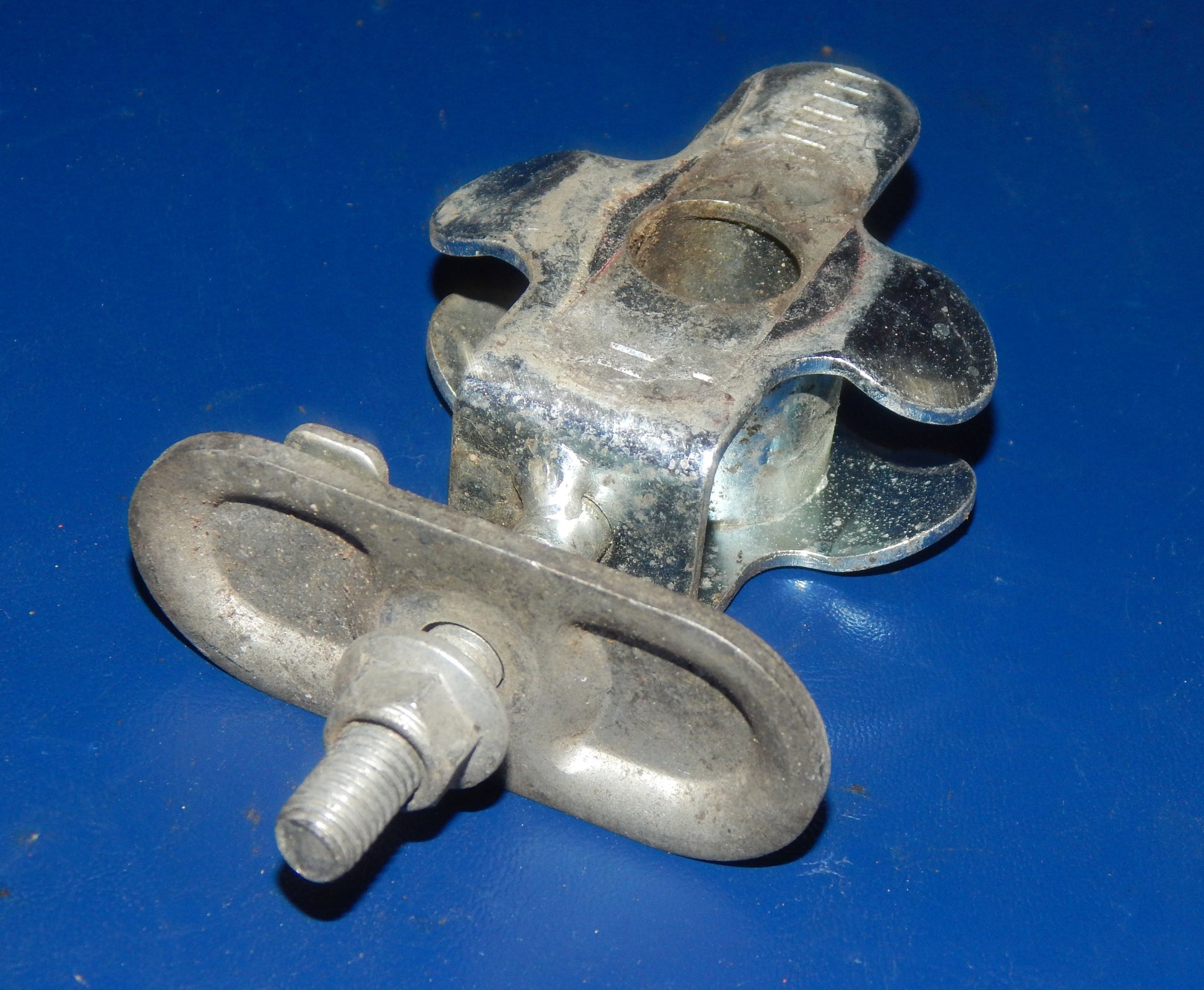 1993 SUZUKI BANDIT GSF 400 REAR WHEEL CHAIN AXLE ADJUSTER 61410-10D00 VINTAGE - MotoRaider