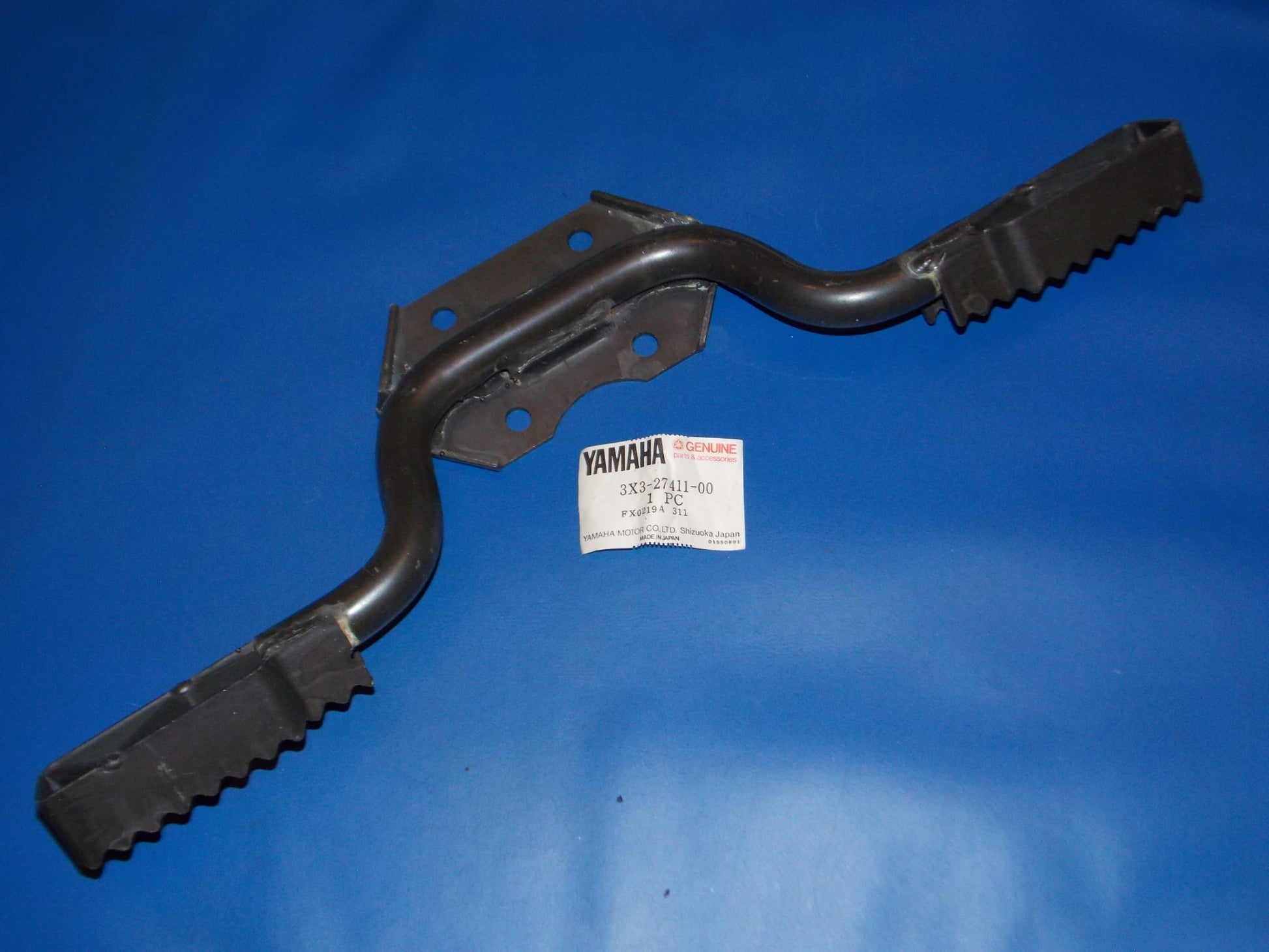 NOS YAMAHA  1980-1982 YT125  FOOTREST  3X3-27411-00 - MotoRaider