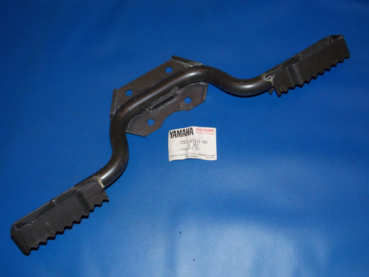 NOS YAMAHA  1980-1982 YT125  FOOTREST  3X3-27411-00 - MotoRaider