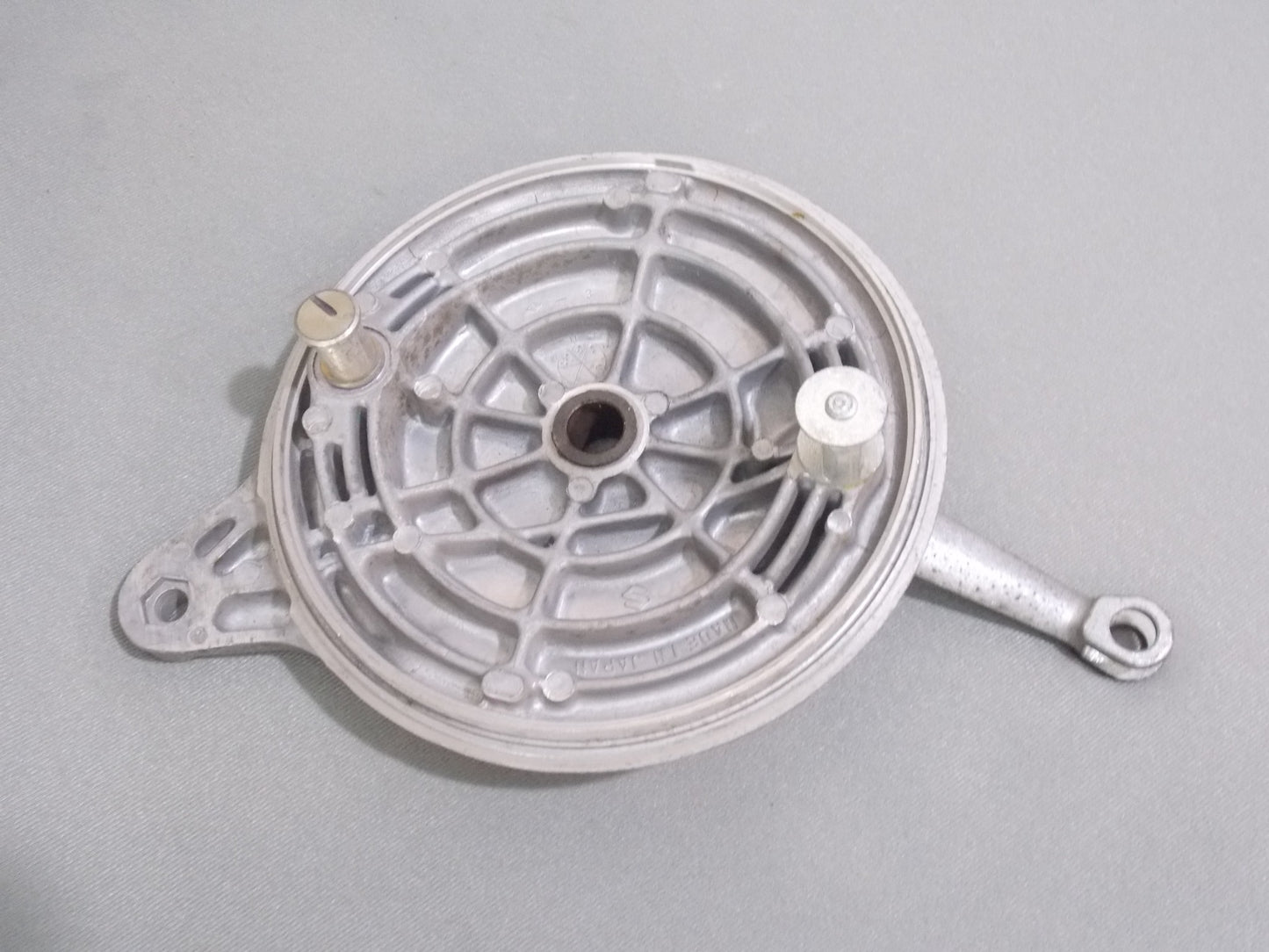 NOS OEM SUZUKI 1982 GS 450 REAR WHEEL HUB BRAKE PLATE W/ACTUATOR LEVER 200mm - MotoRaider