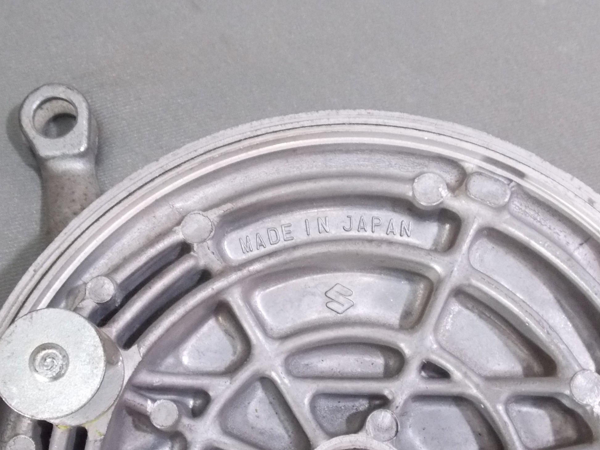 NOS OEM SUZUKI 1982 GS 450 REAR WHEEL HUB BRAKE PLATE W/ACTUATOR LEVER 200mm - MotoRaider