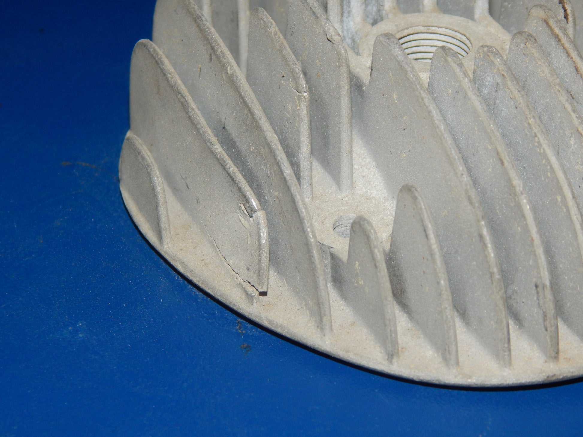 VINTAGE BENELLI 50cc CYLINDER HEAD G-7005 MOTORCYCLE MOPED ENGINE MOTOR ITALY - MotoRaider