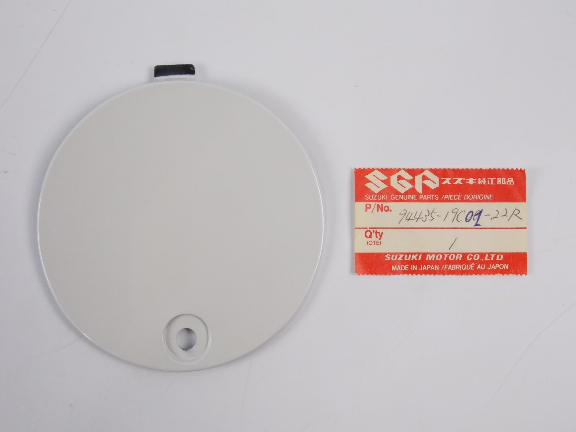 NOS OEM SUZUKI 1993 GSX600F 1988-1996 GSX600FT COWLING OIL LID 94435-19C01-22R - MotoRaider