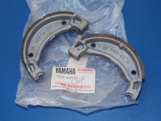 1982-21 YAMAHA XT225 PW80 YT175 YTM200/225 FRONT WHEEL BRAKE SHOES 5G3-W2536-00 - MotoRaider