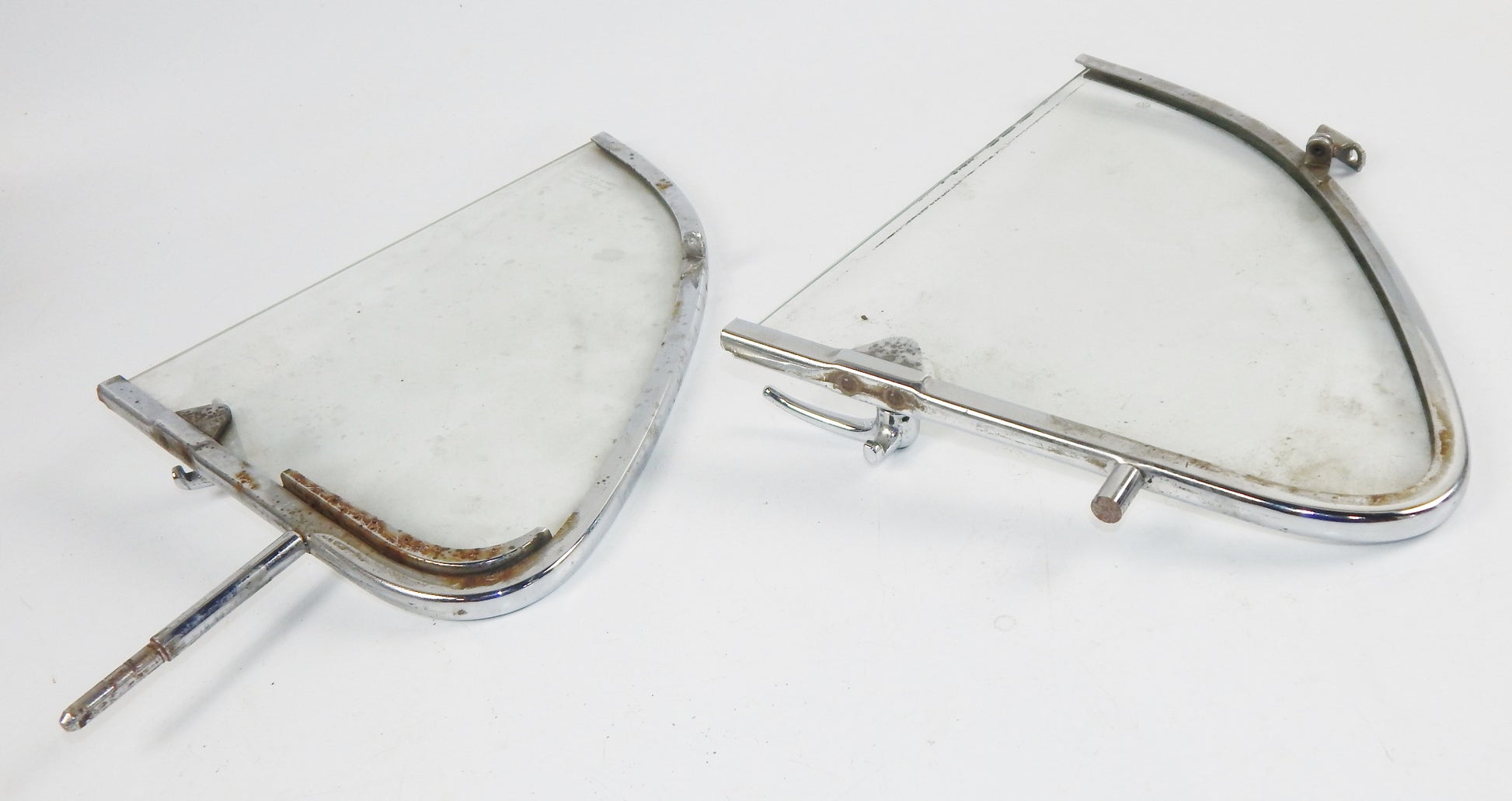 2 1960's VW BEETLE BUG RIGHT VENT WING PASSENGER WINDOW GLASS FRAME VINTAGE - MotoRaider