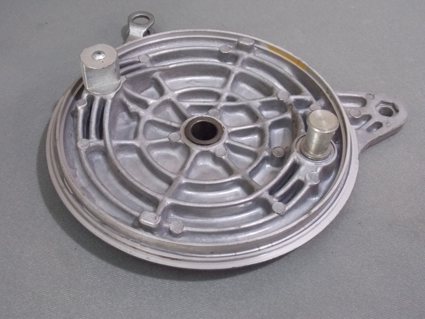 NOS OEM SUZUKI 1970's GT250 T500 BRAKE HUB PLATE W/ACTUATOR LEVER 200mm - MotoRaider