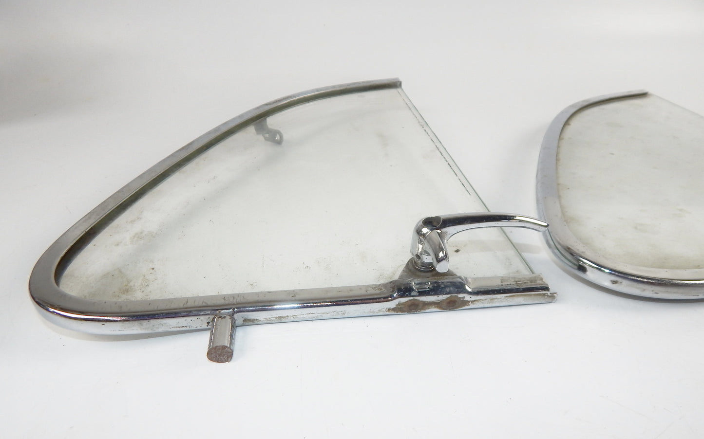 2 1960's VW BEETLE BUG RIGHT VENT WING PASSENGER WINDOW GLASS FRAME VINTAGE - MotoRaider