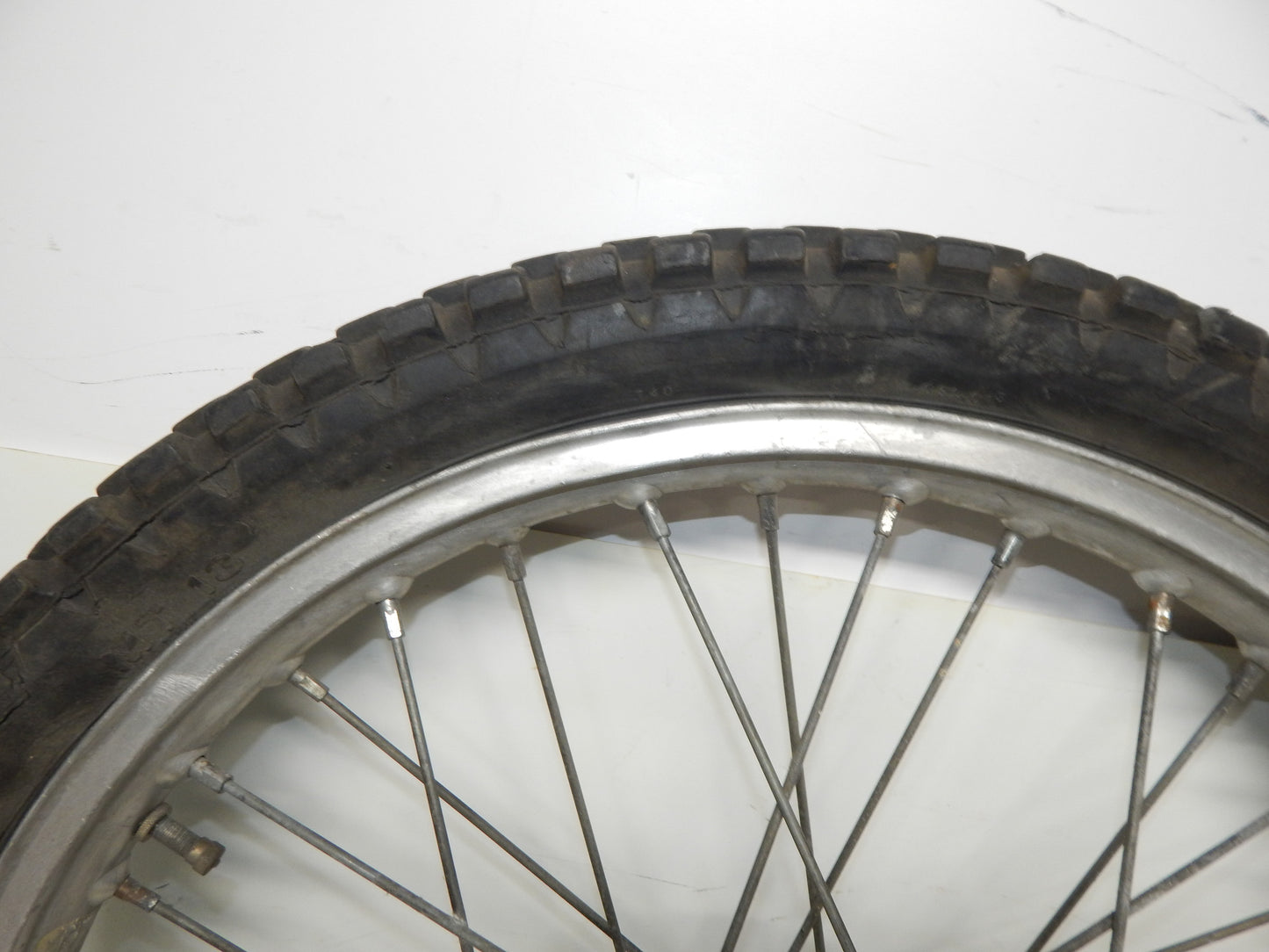 1981 BETA TRIAL 125 FRONT WHEEL 21" HUB AKRONT RIM SPOKES VINTAGE ITALY - MotoRaider