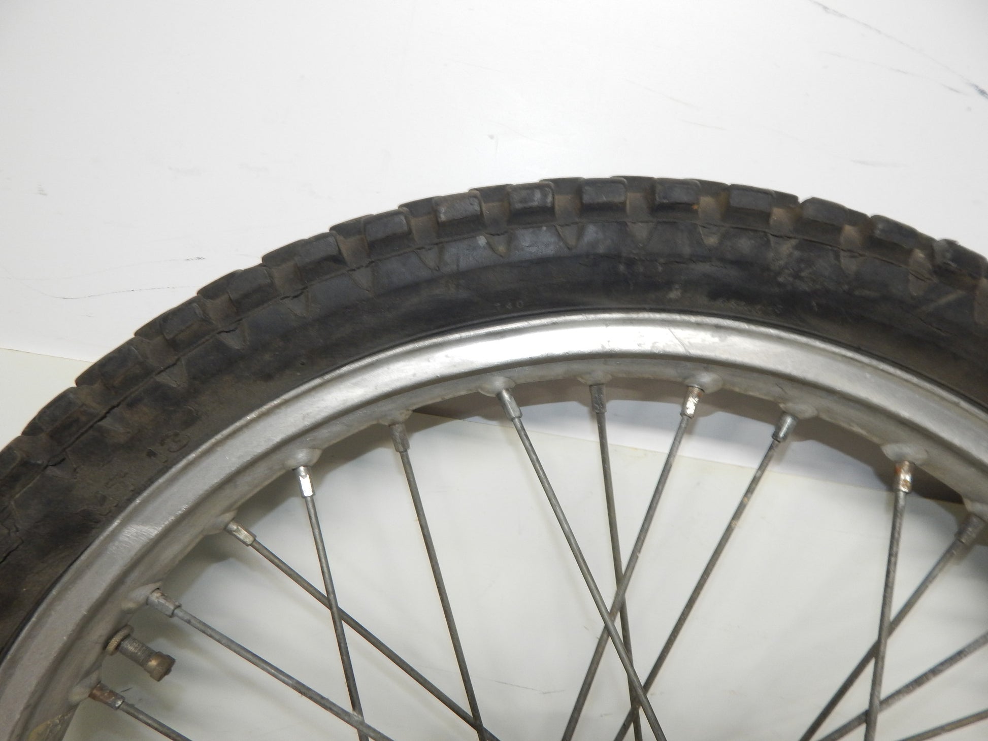 1981 BETA TRIAL 125 FRONT WHEEL 21" HUB AKRONT RIM SPOKES VINTAGE ITALY - MotoRaider