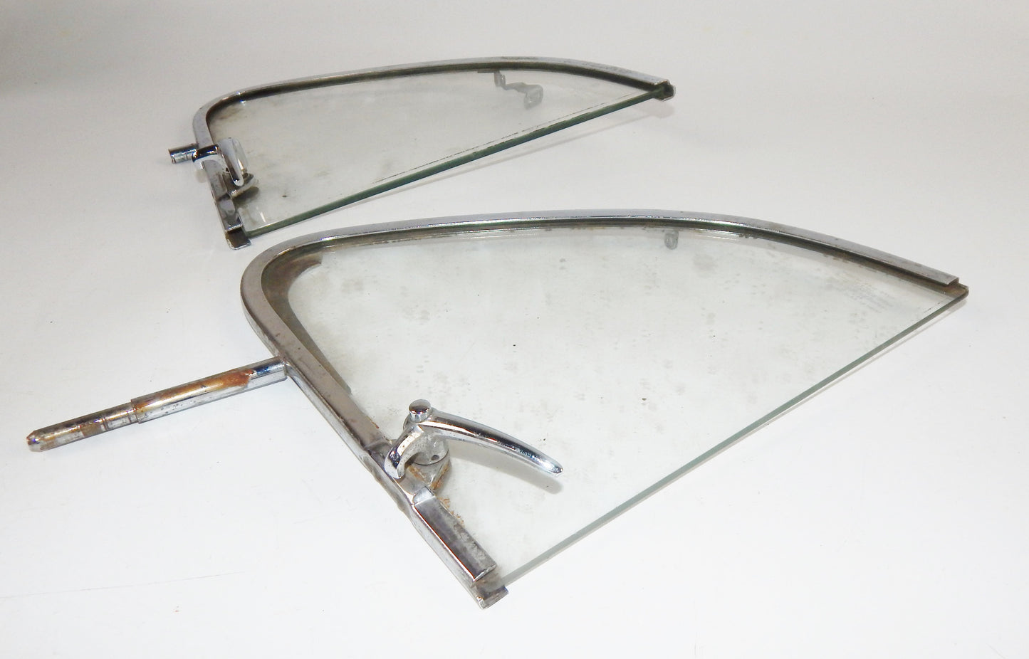 2 1960's VW BEETLE BUG RIGHT VENT WING PASSENGER WINDOW GLASS FRAME VINTAGE - MotoRaider