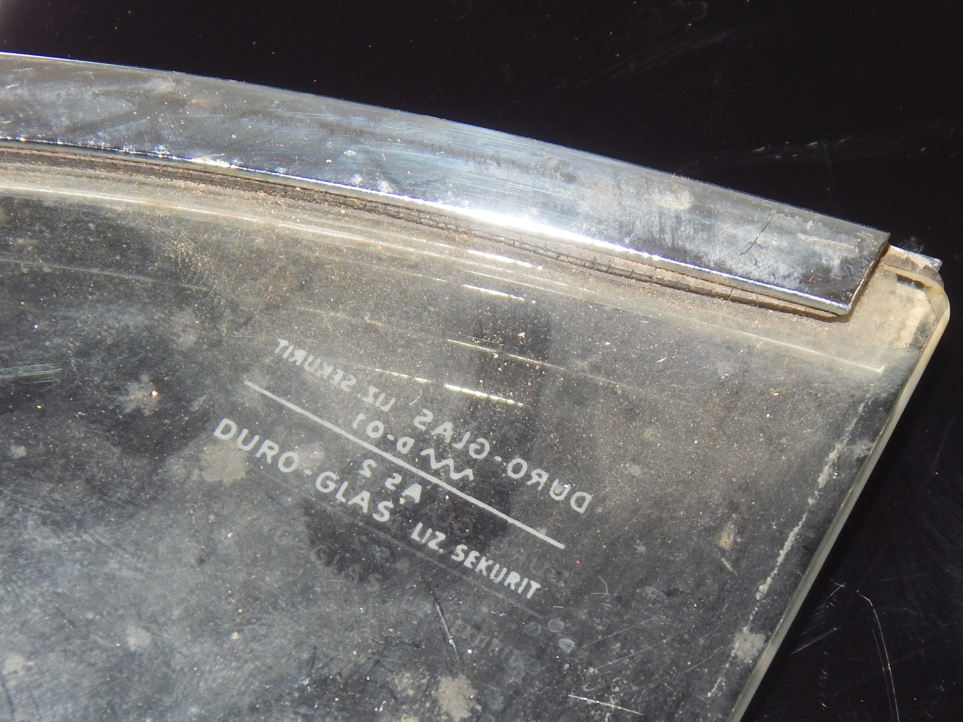 2 1960's VW BEETLE BUG RIGHT VENT WING PASSENGER WINDOW GLASS FRAME VINTAGE - MotoRaider