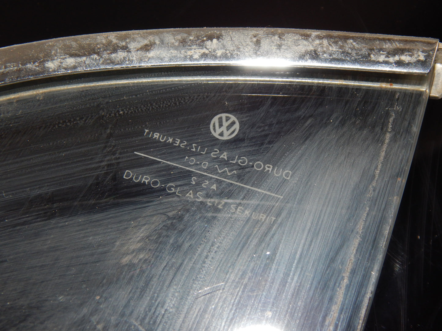 2 1960's VW BEETLE BUG RIGHT VENT WING PASSENGER WINDOW GLASS FRAME VINTAGE - MotoRaider