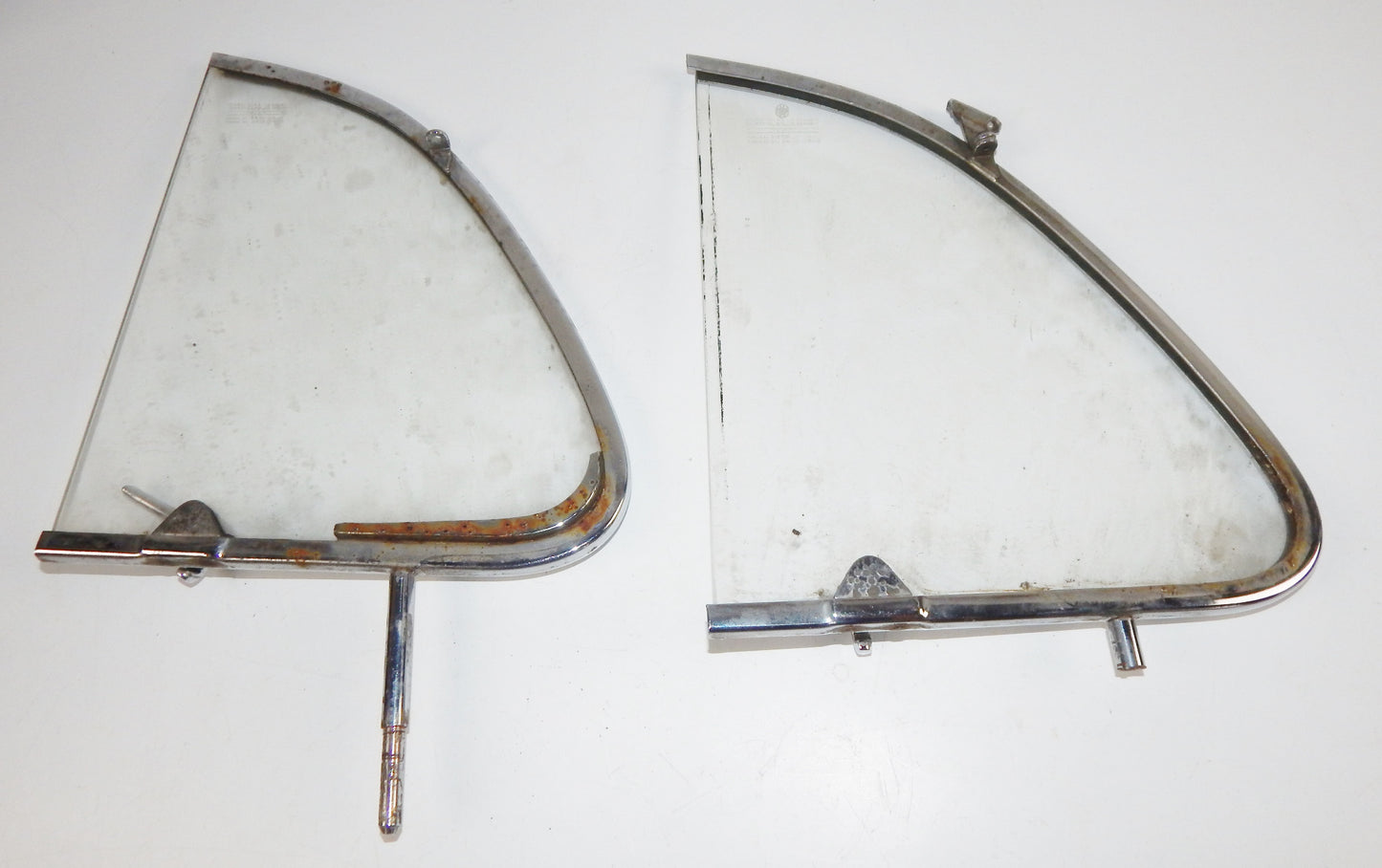2 1960's VW BEETLE BUG RIGHT VENT WING PASSENGER WINDOW GLASS FRAME VINTAGE - MotoRaider