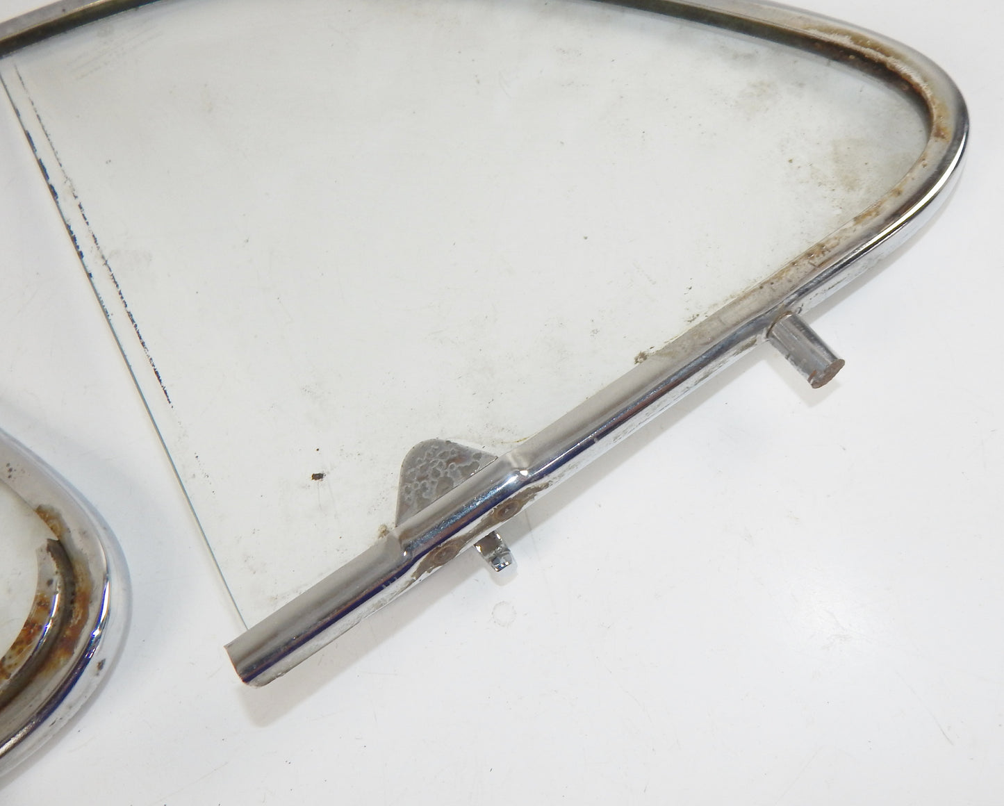 2 1960's VW BEETLE BUG RIGHT VENT WING PASSENGER WINDOW GLASS FRAME VINTAGE - MotoRaider