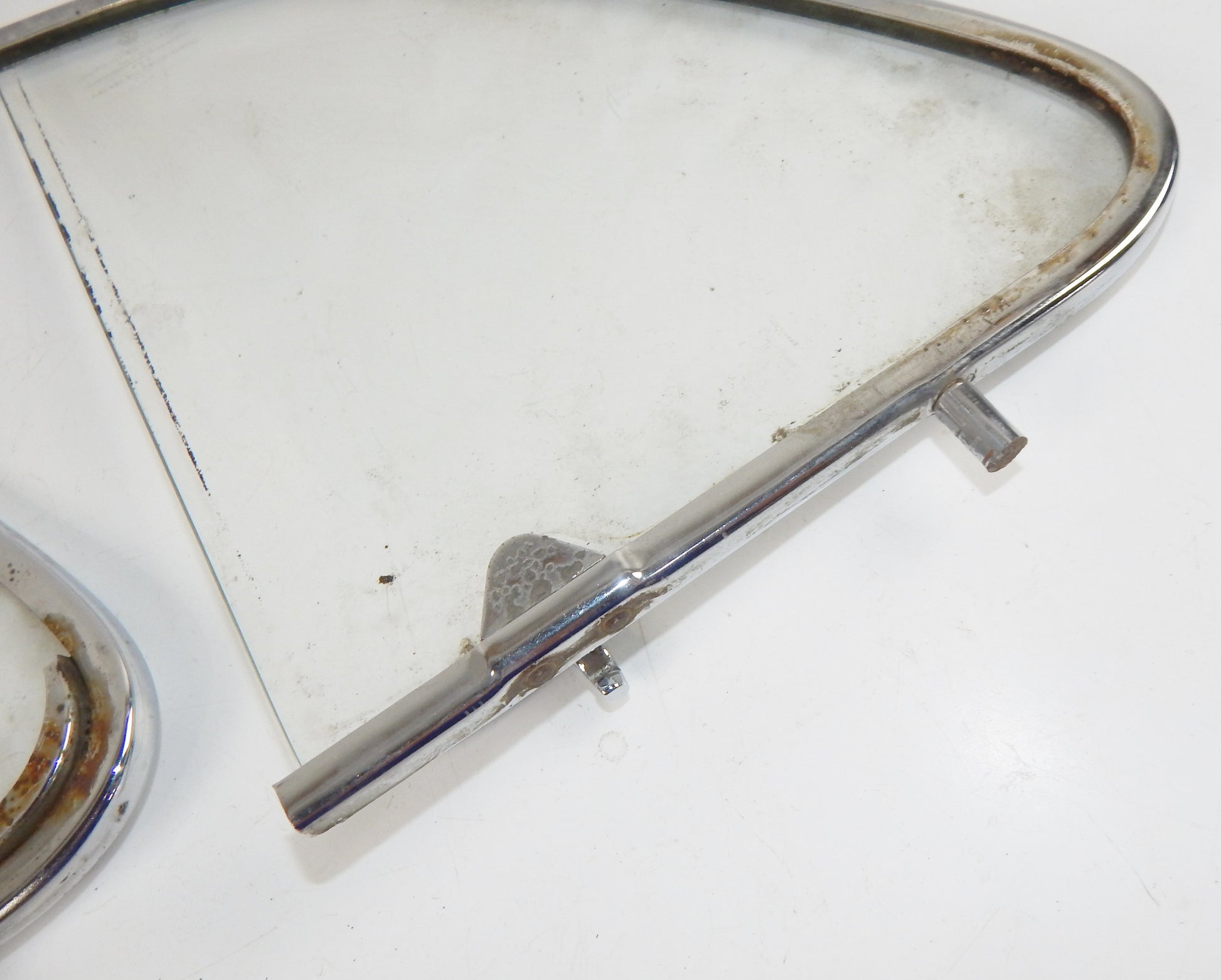 2 1960's VW BEETLE BUG RIGHT VENT WING PASSENGER WINDOW GLASS FRAME VINTAGE - MotoRaider