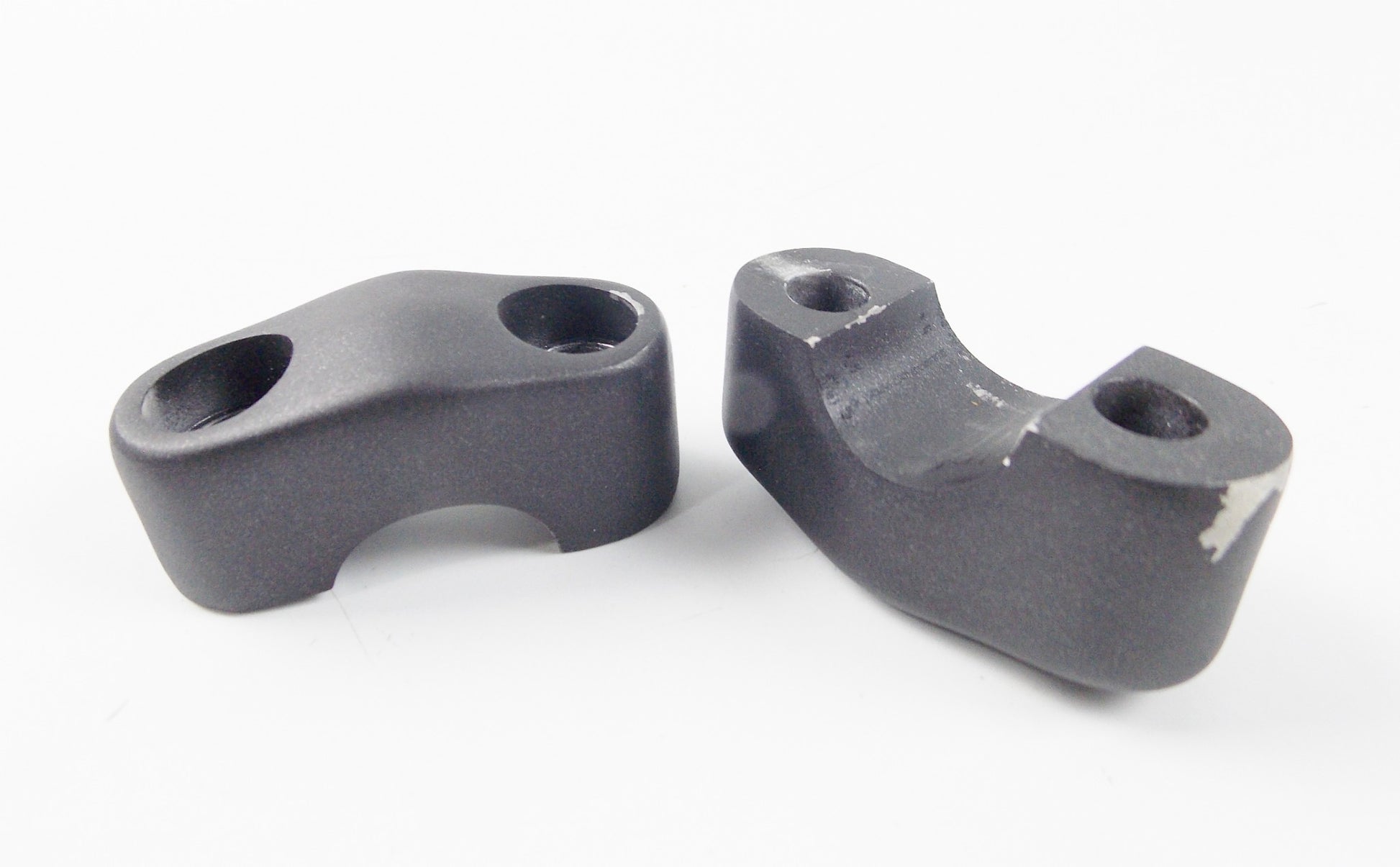 OEM 2003 2004 YAMAHA BT1100 HANDLEBAR UPPER CLAMPS HOLDER 5JN-F3441-10 SET - MotoRaider