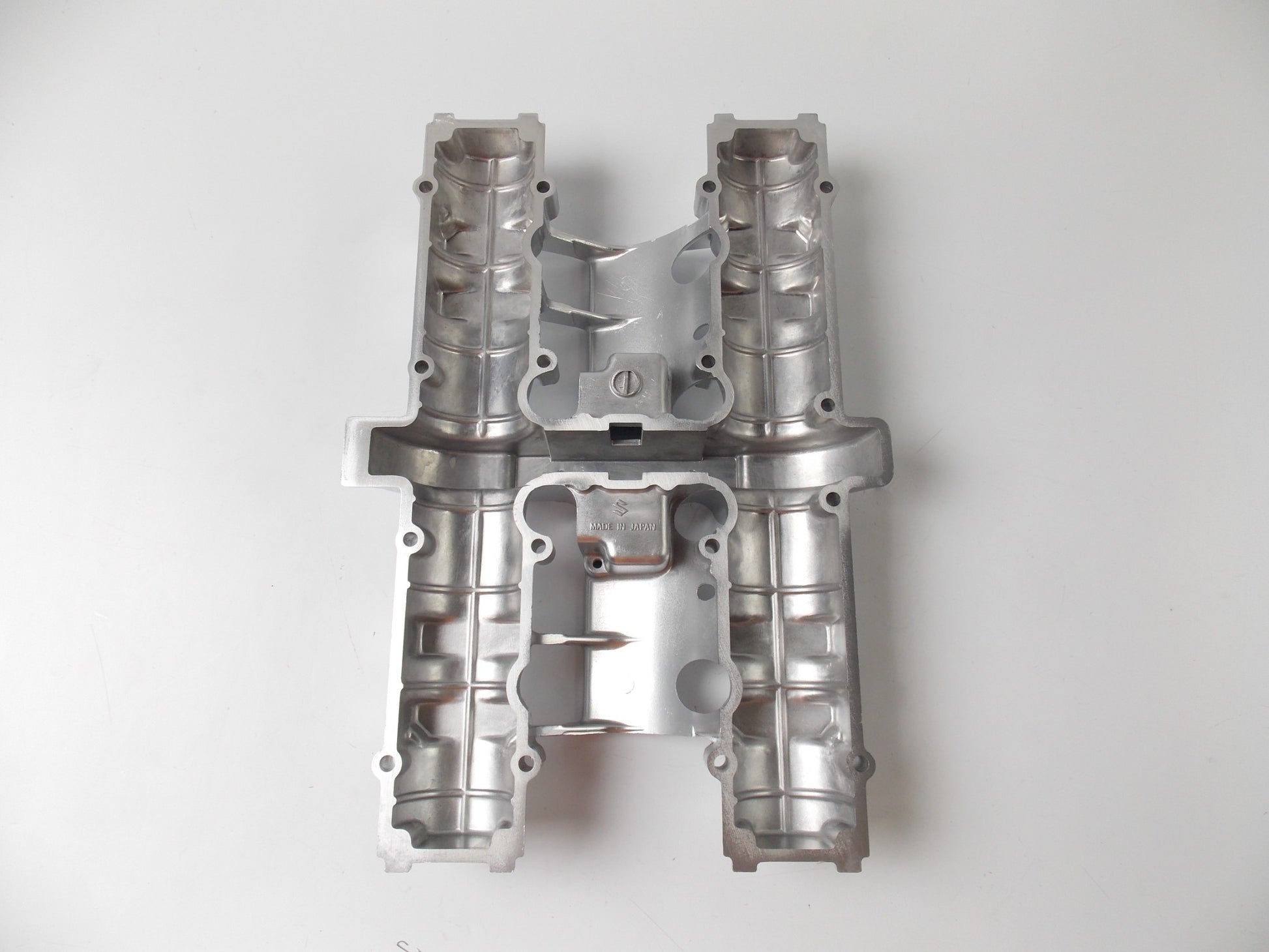 NOS OEM 1978-1980 SUZUKI GS1000 CYLINDER HEAD VALVE COVER  11171-49000 - MotoRaider