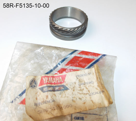 NOS OEM YAMAHA SPEEDOMETER DRIVE GEAR 58R-F5135-10-00 - MotoRaider