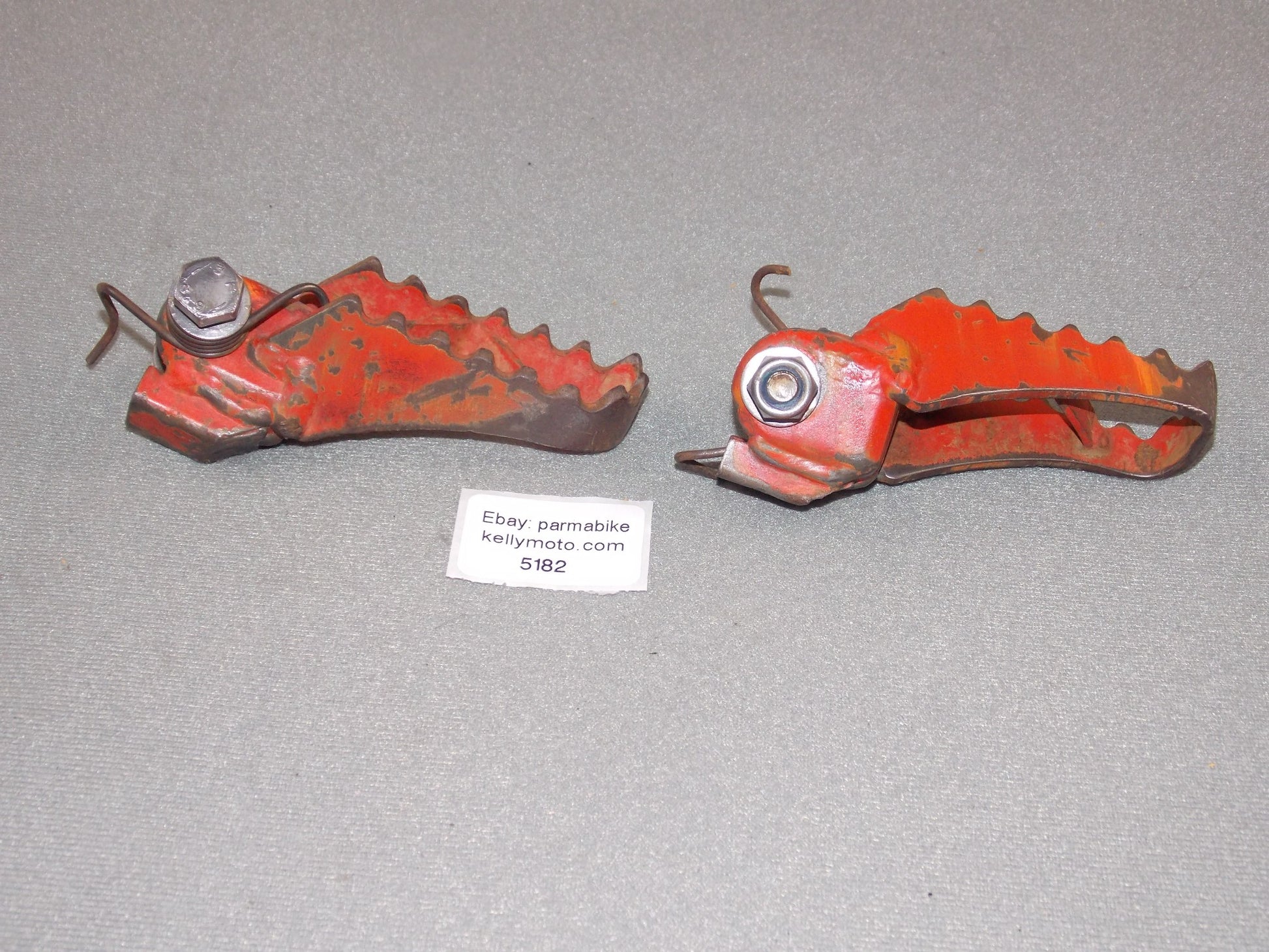 1992 KTM MXC 250 FRAME CHASSIS RIGHT LEFT FOOT REST PEGS STAND SUPPORT SPRING - MotoRaider