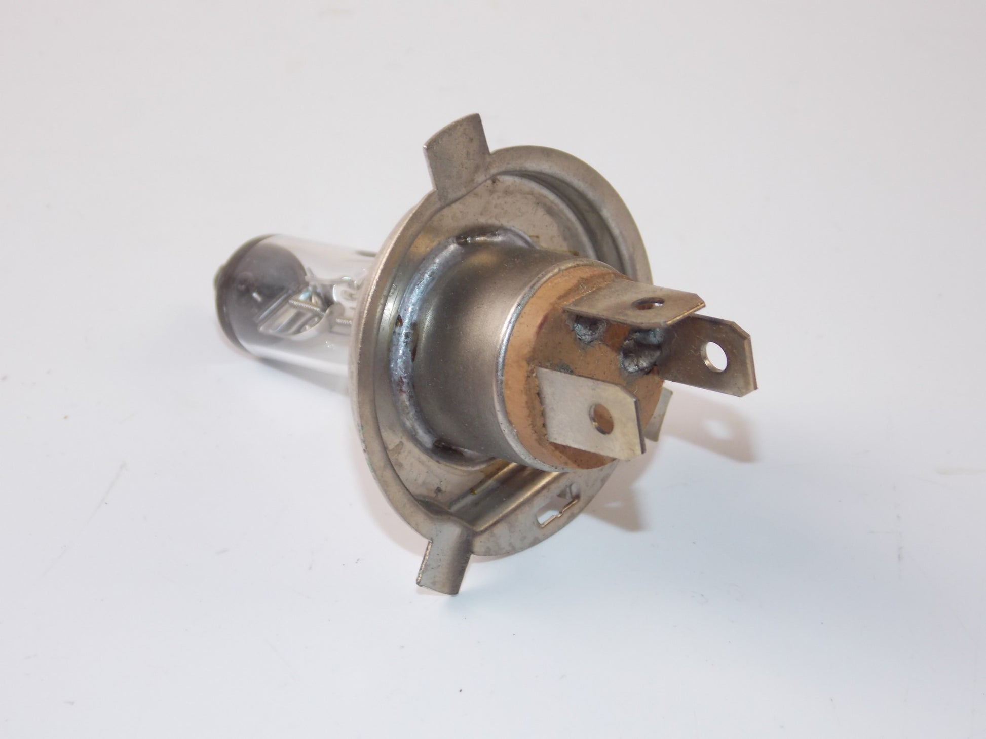 NOS OEM PHILLIPS HARLEY HEAD LIGHT LAMP HALOGEN BULB 12V 60/55W H4 67697-81 - MotoRaider
