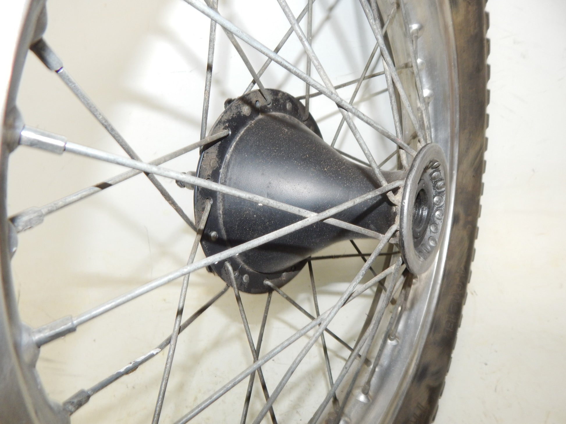 1981 BETA TRIAL 125 REAR WHEEL 18" HUB AKRONT RIM SPOKES VINTAGE ITALY - MotoRaider