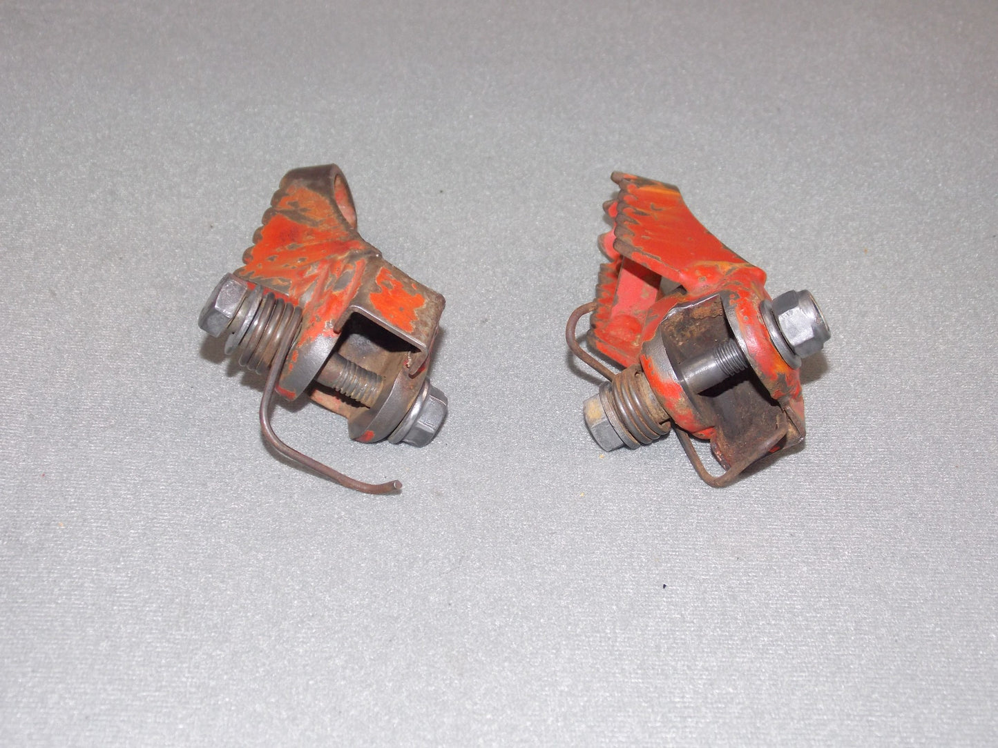 1992 KTM MXC 250 FRAME CHASSIS RIGHT LEFT FOOT REST PEGS STAND SUPPORT SPRING - MotoRaider