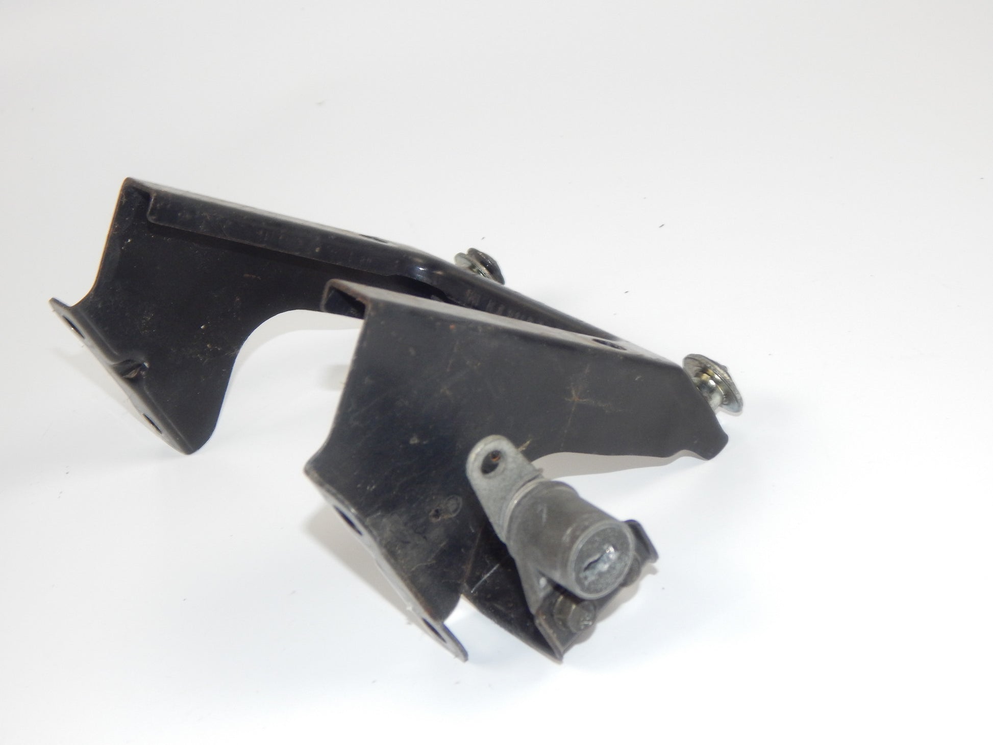 1986 KAWASAKI GPX 750-R FRAME CHASSIS TAIL SECTION GRAB HANDLE BRACKET MOUNT - MotoRaider