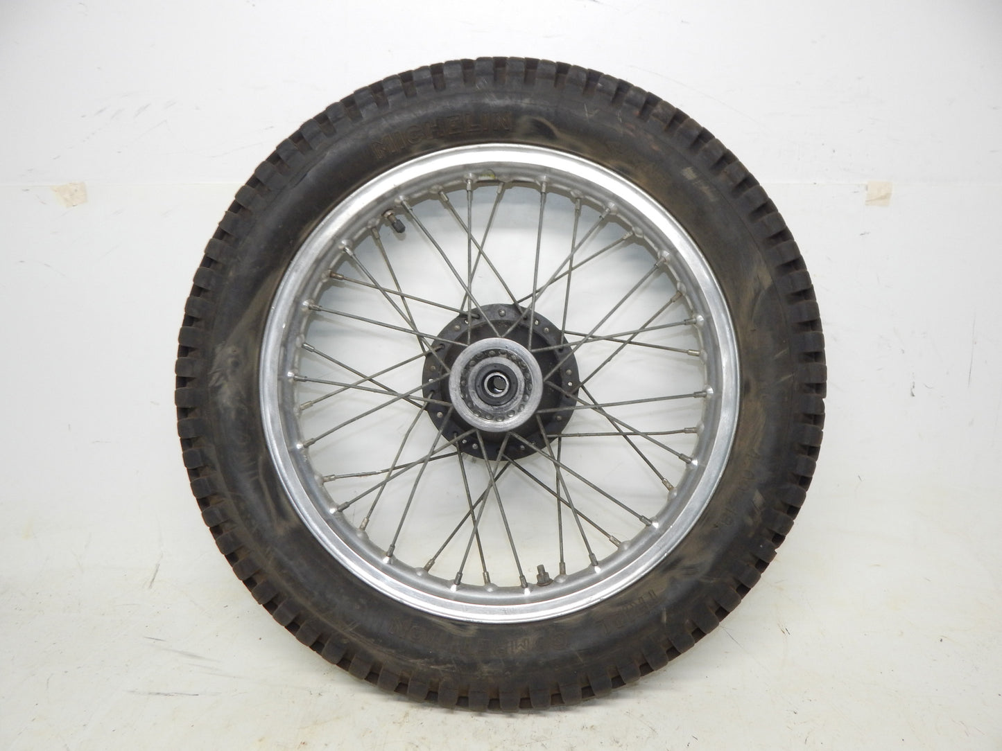 1981 BETA TRIAL 125 REAR WHEEL 18" HUB AKRONT RIM SPOKES VINTAGE ITALY - MotoRaider