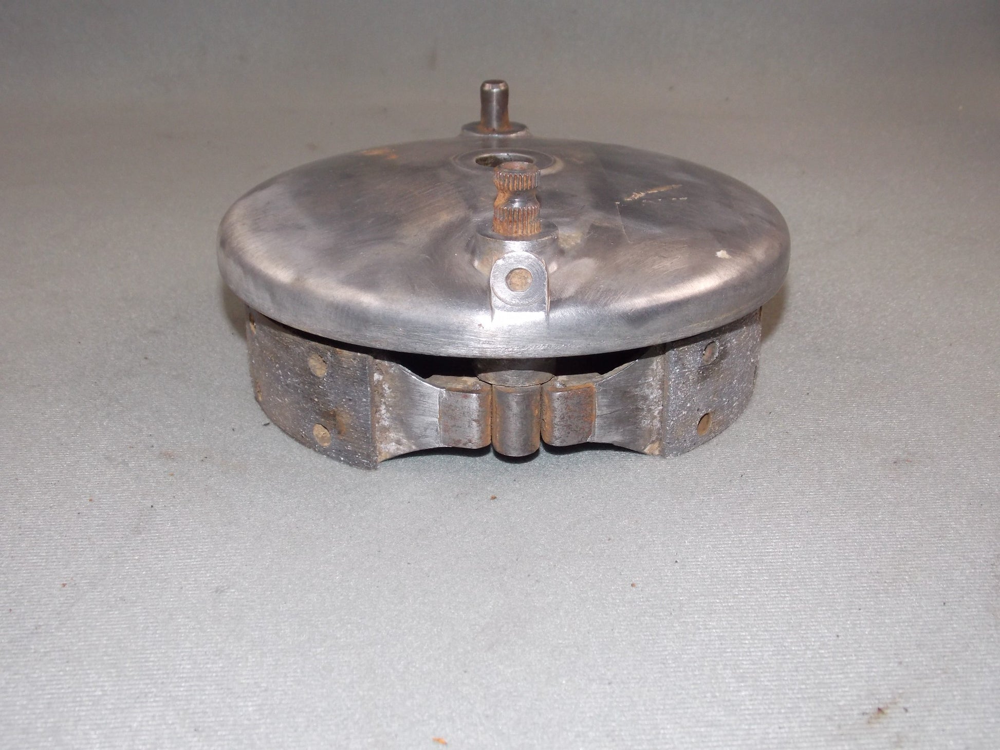 1973 PUCH GS 175 REAR WHEEL BRAKING HUB PLATE + BRAKE SHOES MC GS 125 175 - MotoRaider