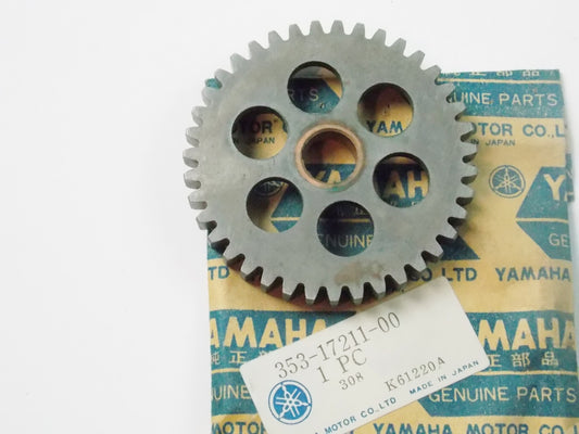 NOS OEM YAMAHA GT80 GTMX RD60 TY80 YZ80 GEAR 1ST WHEEL # 353-17211-00 - MotoRaider