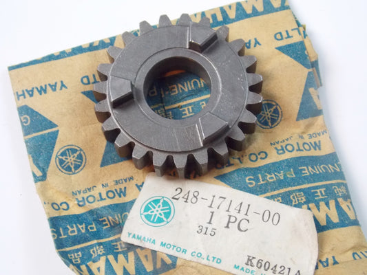 NOS OEM YAMAHA 69-73 AT1E AT1M CT1 AT1B ATM1B CT1B GEAR 4TH PINION #248-17141-00 - MotoRaider