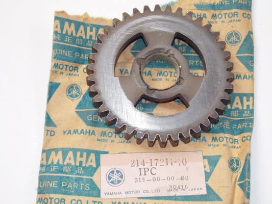 NOS OEM YAMAHA 69-76 DT1B DT1S DT1C RT1 RT1M RT1E GEAR 1ST WHEEL # 214-17211-10 - MotoRaider
