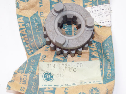NOS OEM YAMAHA 1972-1973 AT2 CT2 AT3 CT3 GEAR 5TH WHEEL # 314-17251-00 - MotoRaider