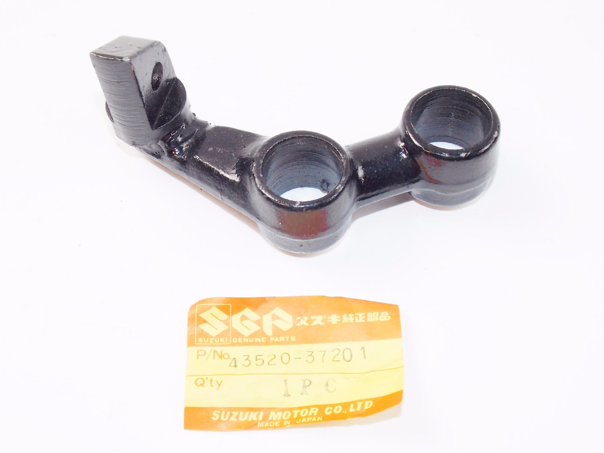 NOS OEM SUZUKI 1980 DR400 FRONT LH FOOTREST BRACKET 43520-37201 - MotoRaider