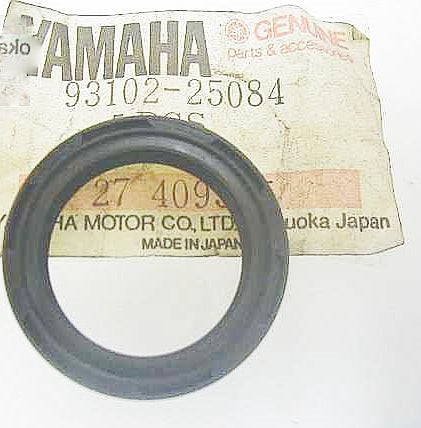 NOS YAMAHA 1970-1981 SR433C TW433F SR292 FRONT AXLE OIL SEAL SD-TYPE 93102-25084 - MotoRaider