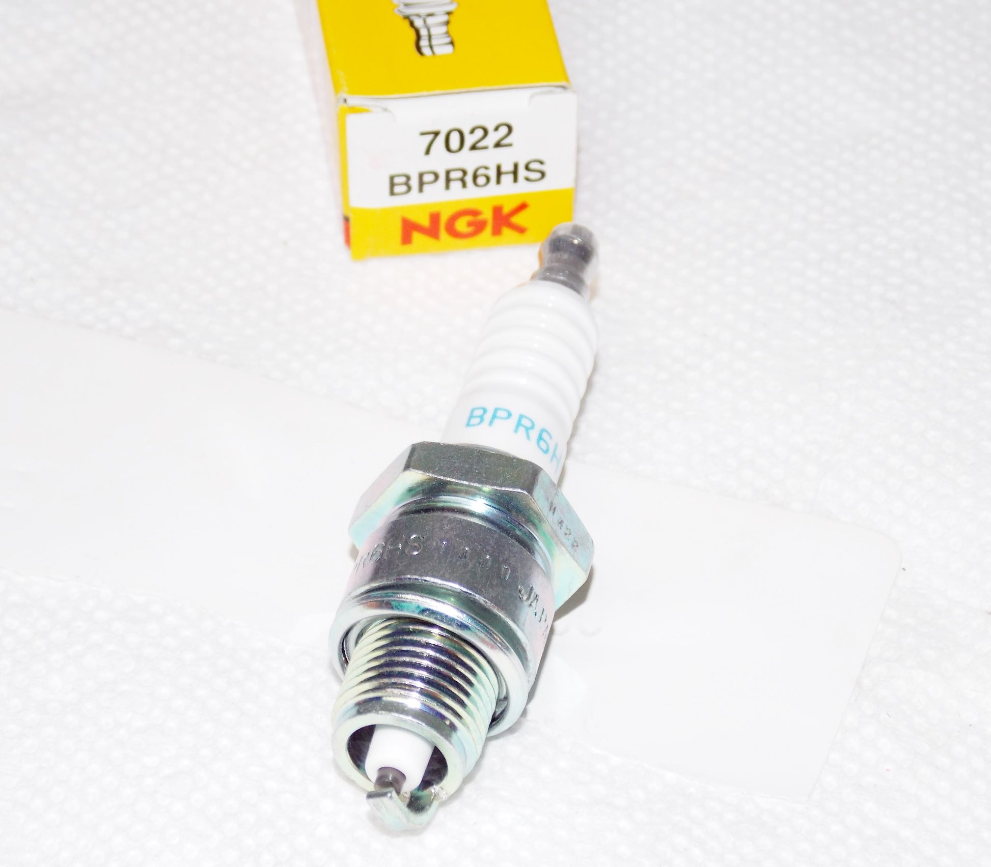NOS NGK 7022 BPR6HS SPARK PLUG SUBARU OPEL VOLVO RENAULT CITROGEN CARS - MotoRaider