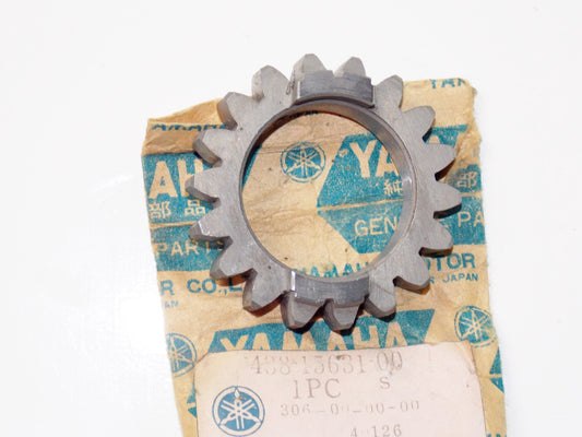 NOS OEM YAMAHA 73-75 MX250/A MX360/A YZ250B/360B GEAR KICK PINION # 438-15631-00 - MotoRaider