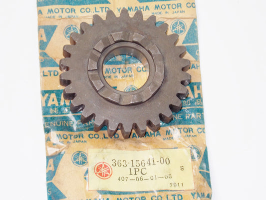 NOS OEM YAMAHA 73-78 SC500/A DT250A/B/C DT400B/C GEAR KICK (26T) # 363-15641-00 - MotoRaider