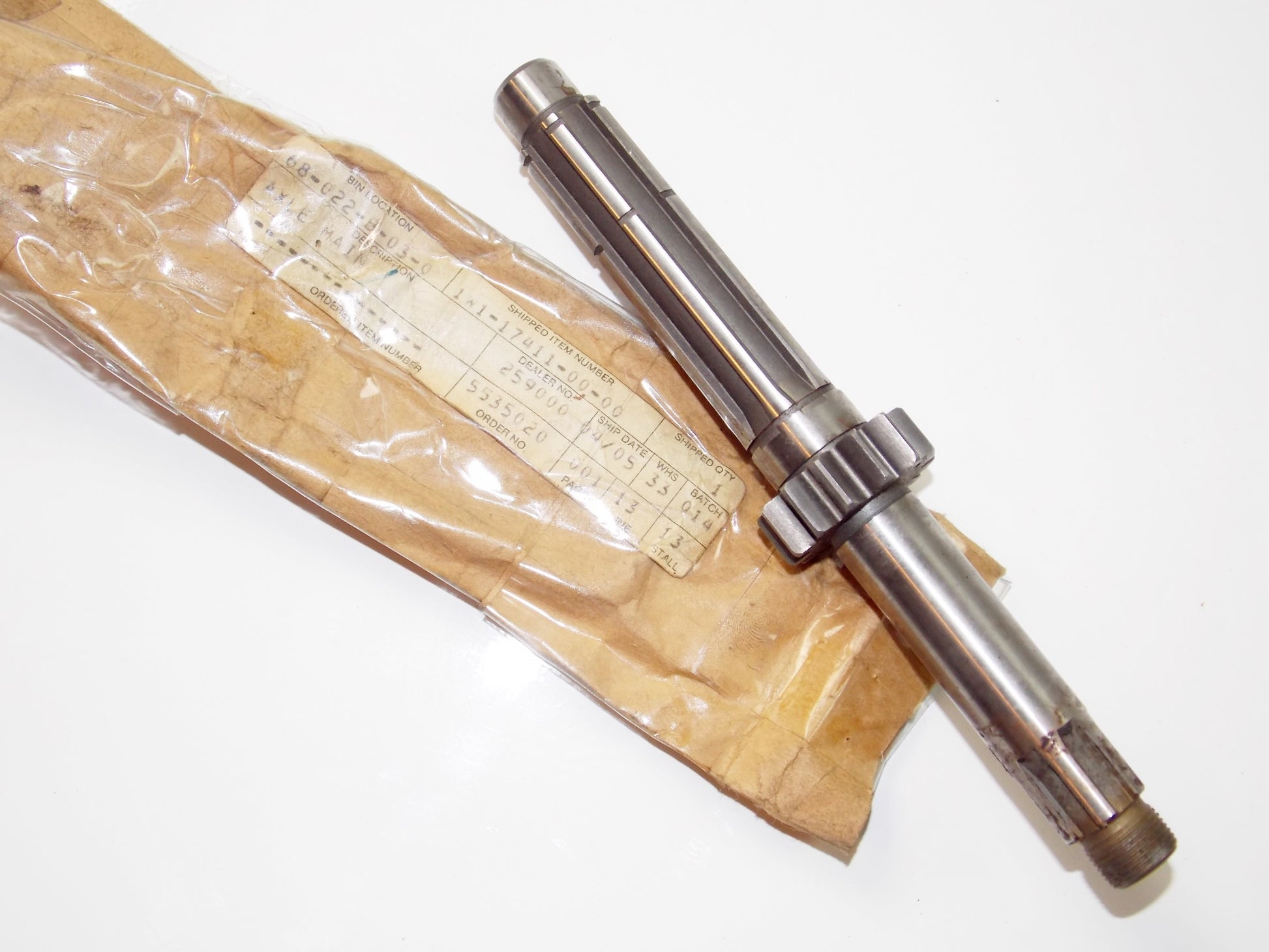 NOS OEM YAMAHA 1974-81 YZ125A YZ125B YZ125C YZ100D YZ100G AXLE MAIN 1W1-17411-00 - MotoRaider