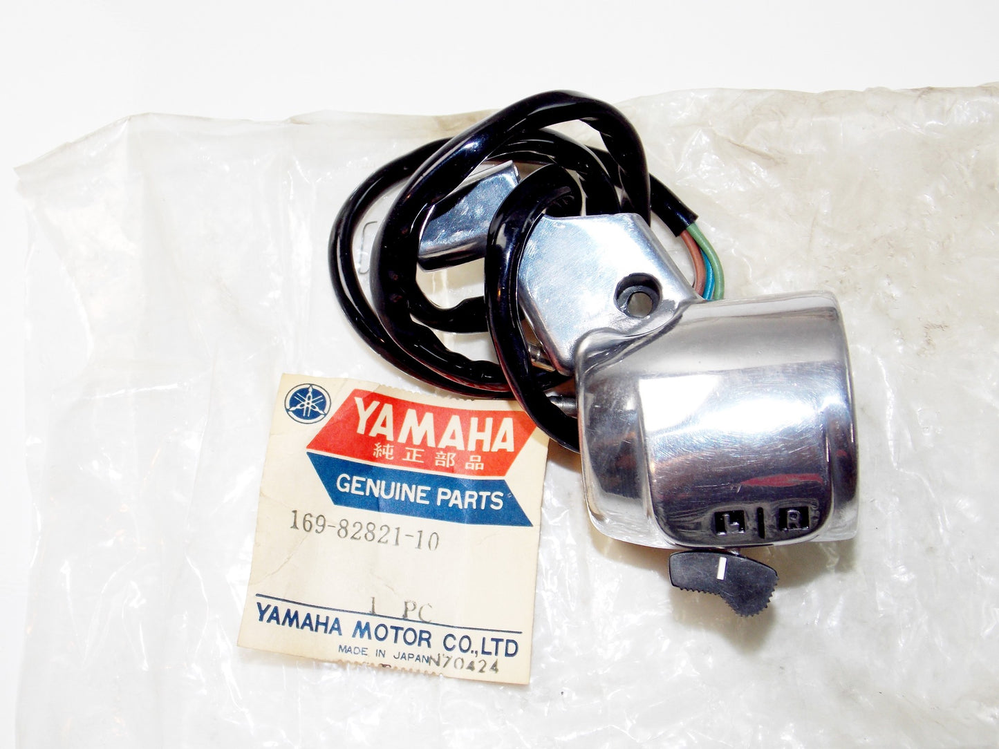 NOS OEM YAMAHA RH LEVER HOLDER ASY 2 # 169-82821-10 - MotoRaider