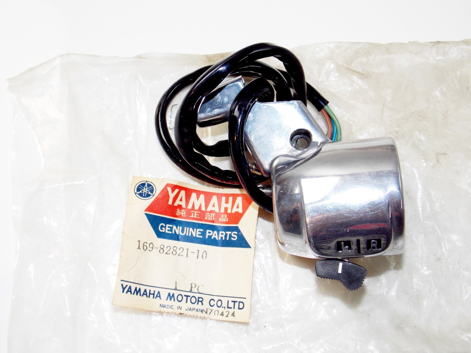 NOS OEM YAMAHA RH LEVER HOLDER ASY 2 # 169-82821-10 - MotoRaider
