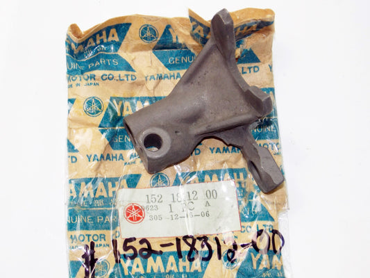 NOS OEM YAMAHA 67-70 YM2 YDS5 DS6 TD2 TD2B TRANSMISSION SHIFT FORK #152-18312-00 - MotoRaider
