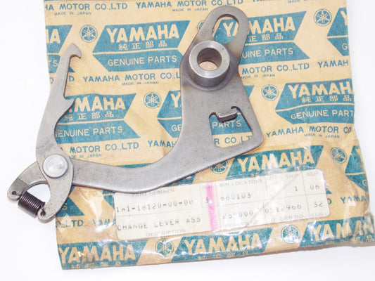 NOS OEM YAMAHA 1977 IT175 DT125 DT175 1T175 YZ125 SHIFT LEVER ASY # 1W1-18120-00 - MotoRaider