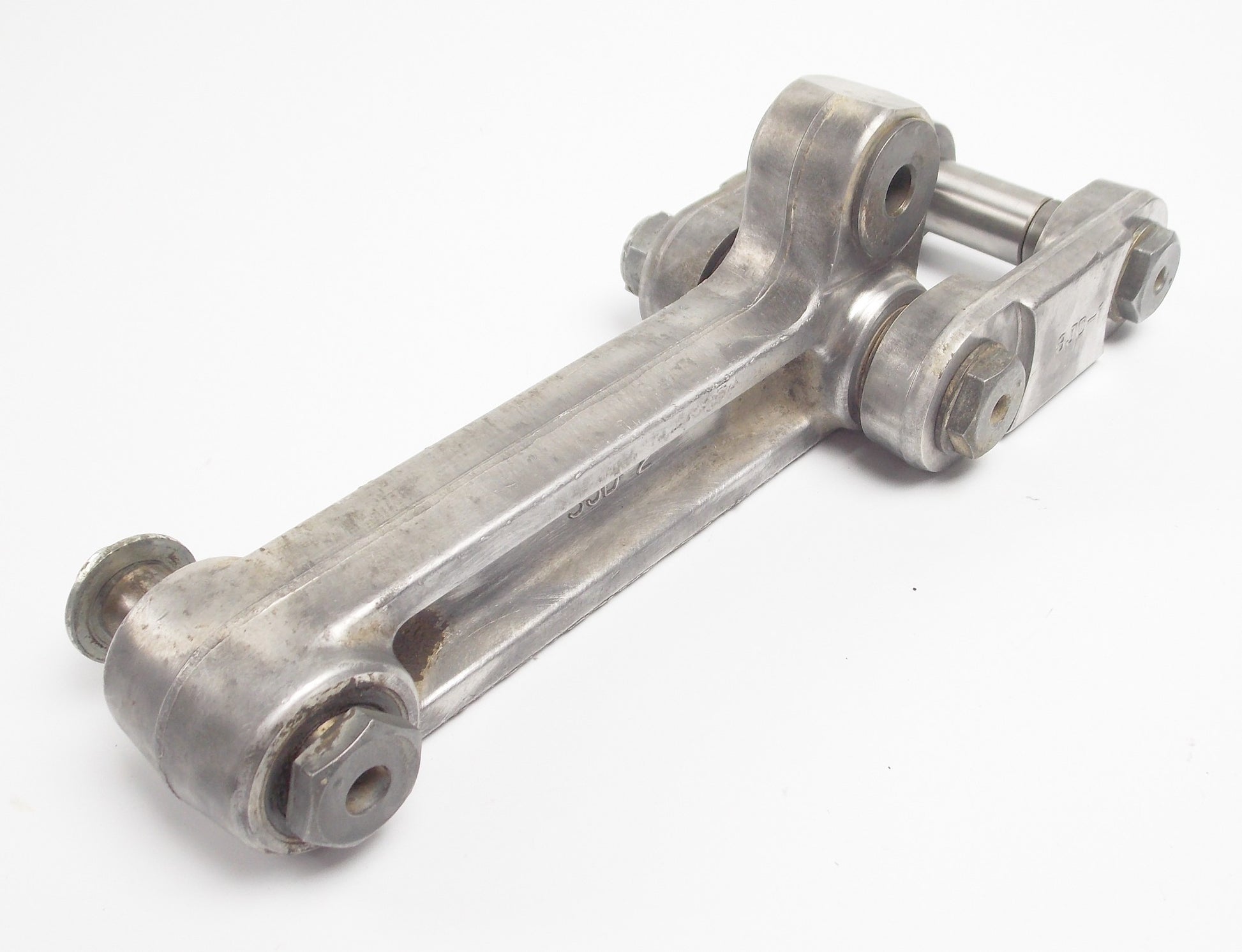 1990 YAMAHA YZ125 SWINGARM RELAY ARM SHOCK MOUNT CONNECTOR 3JD-2217F 3JD-2217A - MotoRaider