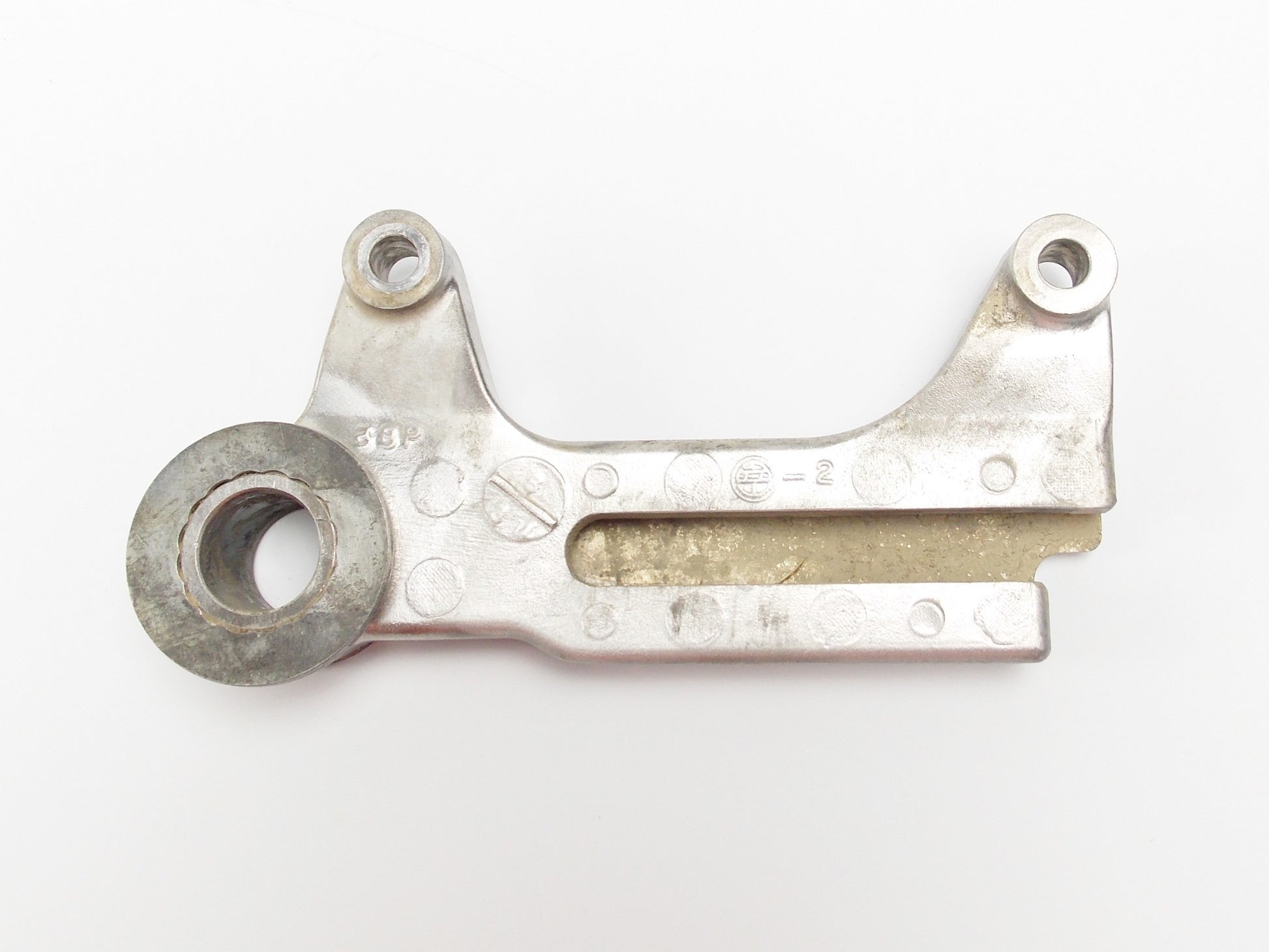 1990 YAMAHA YZ 125 REAR WHEEL BRAKE DISC SUPPORT BRACKET MOUNT 3SP-25920-00 - MotoRaider