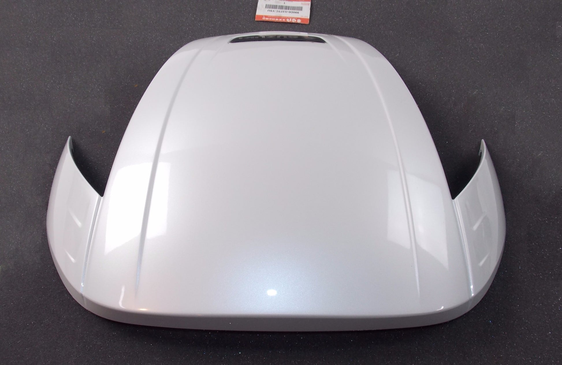 NOS OEM SUZUKI WHITE PEARL TOP CASE COVER 37L UH125/200/K7 # 990D0-G37TC-YSU - MotoRaider