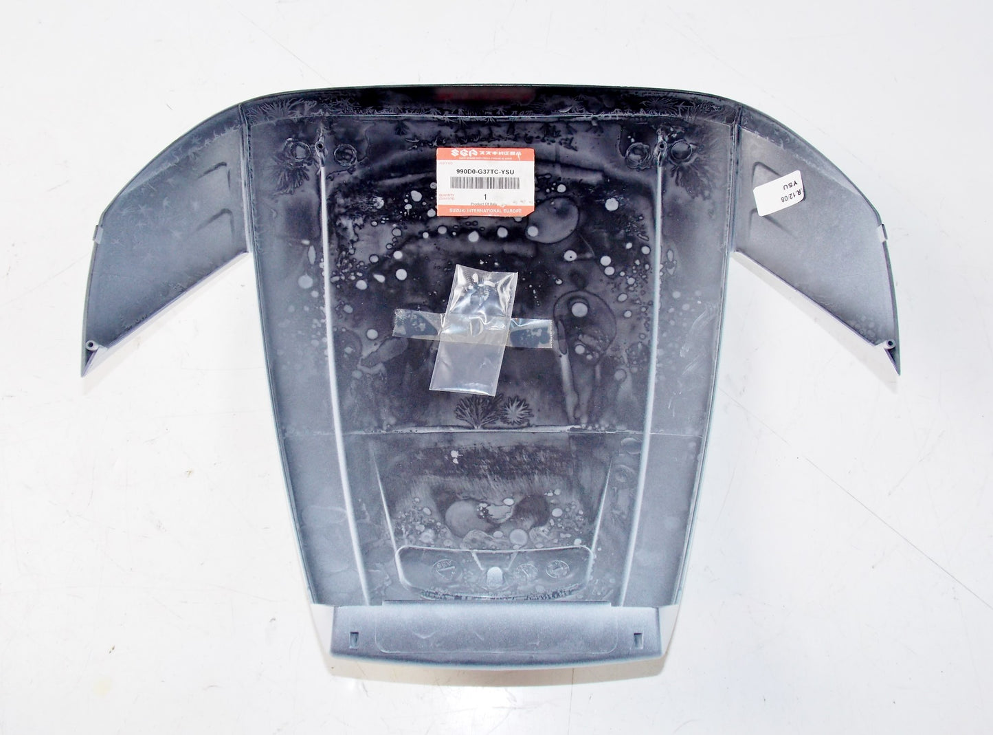 NOS OEM SUZUKI WHITE PEARL TOP CASE COVER 37L UH125/200/K7 # 990D0-G37TC-YSU - MotoRaider