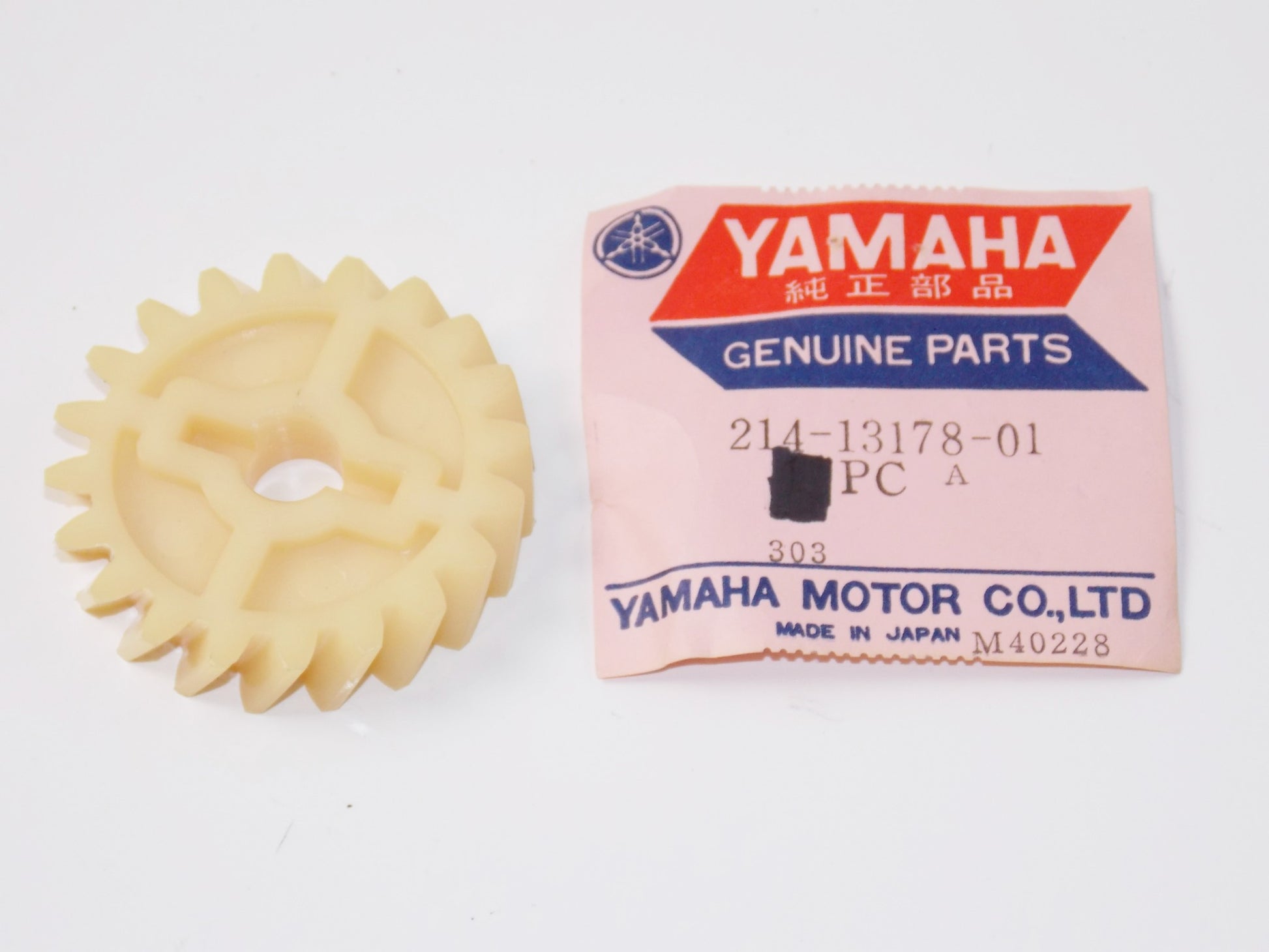 NOS OEM YAMAHA 68-72 DT1/B/S/C/CMX RT1/M/B/MX RT2MX GEAR PUMP DRIVE 214-13178-01 - MotoRaider